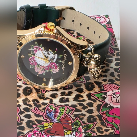 Ed Hardy Tattoo Inspired Rhinestone Skull Womens Wristwatch New In Box - Picture 4 of 9